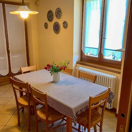 Semesterbostad Comfortable With Private Garden - Center